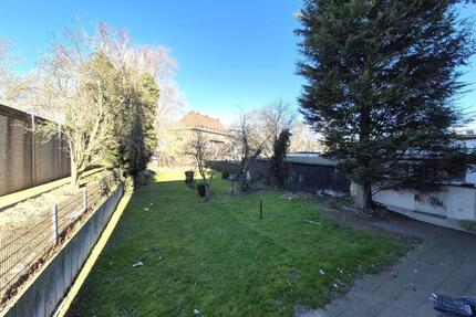 Dachgeschoss-Wohnung mit Einbauküche! - Duisburg Duisburg-Mitte