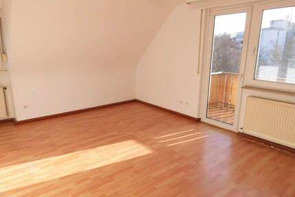Schöne 3 Zimmer Wohnung mit Küche und Balkon und Aussicht - Stuttgart Bad Cannstatt