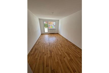 Gemütliche 3-Raum-Wohnung im Erdgeschoss mit Balkon in Weißenfels Süd