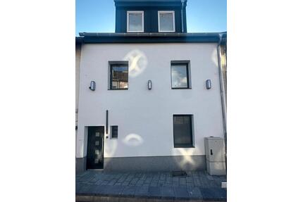 Modernisiertes Einfamilienhaus mit 4 Zimmern - Stolberg (Rheinland)