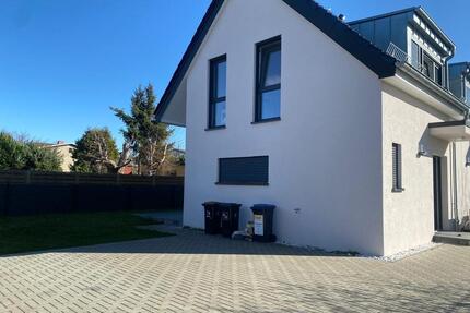 Altglienicke Doppelhaushälften mit Terasse & Garten zu vermieten - Schönefeld