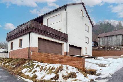 Platz für Generationen: Großzügiges Zweifamilienhaus mit Dachterrasse, Balkon & Ausbaureserve - Königstein