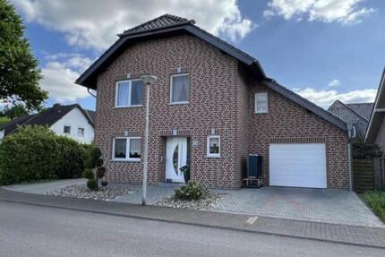 Einfamilienhaus - 1.700,00&nbsp;EUR Kaltmiete, ca.&nbsp; 160,00&nbsp;m&sup2; in Heinsberg (PLZ: 52525)