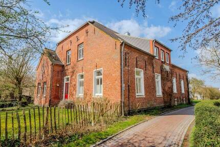 Großzügiges Anwesen auf großem Grundstück in Krummhörn - vielseitige Nutzungsmöglichkeiten