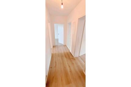 Lichtdurchflutete, frisch renovierte 3-Zimmer-Wohnung mit Keller - Beckum