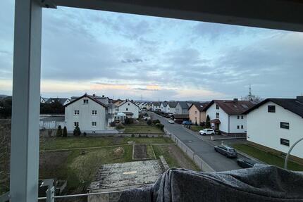 Kernsanierte DG-Wohnung mit großem Balkon zu vermieten - Mainaschaff