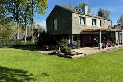 Haus zum Kaufen in Ahrensburg 2.799.000,00 € 465 m²