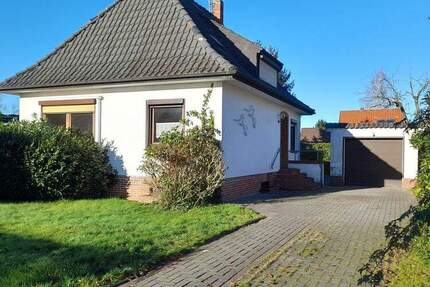 Einfamilienhaus mit großem Potenzial in Toplage in Brake!