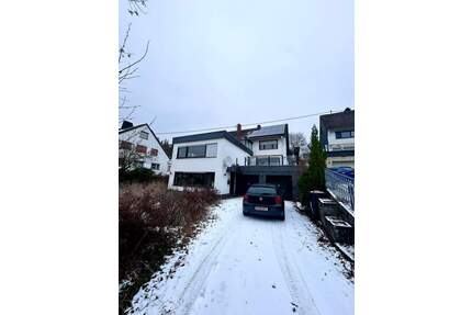 Geräumige Immobilie mit sep. Einliegerbereich und herrlichem Areal in Waldesch, ca 12 km von Koblenz