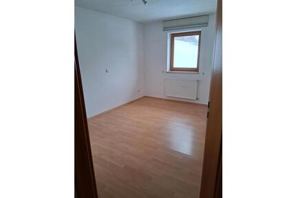 Wohnung zu vermieten - 900,00&nbsp;EUR Kaltmiete, ca.&nbsp; 100,00&nbsp;m&sup2; in Lalling (PLZ: 94551)