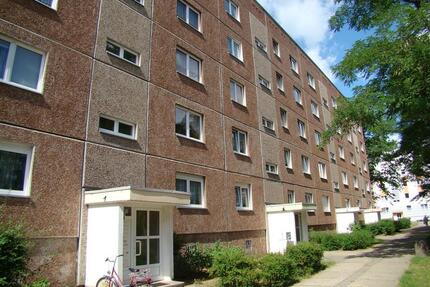 3-Raum-Wohnung mit Badewanne! - 327,00&nbsp;EUR Kaltmiete, ca.&nbsp; 59,40&nbsp;m&sup2; in Neustrelitz (PLZ: 17235)