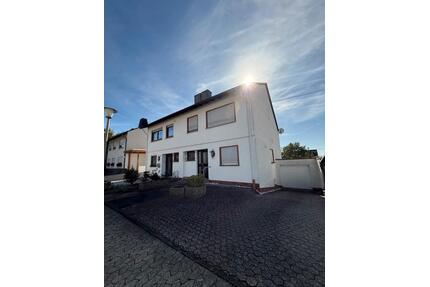 Doppelhaushälfte mit 134 m² Wohnfläche, Garage und Garten - Neuwied Block