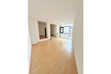 Wohnung zum Mieten in Halle (Saale) 715,74 € 81.15 m²
