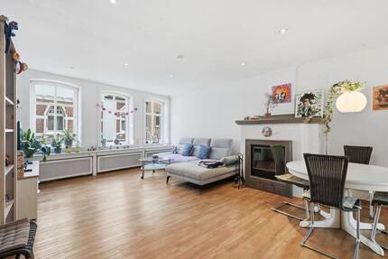 Stadthaus mit Charakter: Maisonette, Kamin & private Dachterrasse in 1A-Lage - Kevelaer