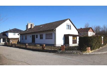 Sanierungsbedürftiges Einfamilienhaus mit großem Garten - Geiselhöring