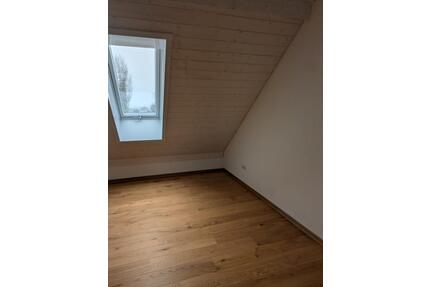 Erstbezug: 3-Zimmer-Dachgeschosswohnung mit Balkon - Kirchdorf an der Amper