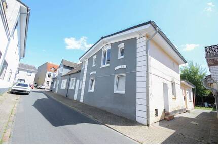 Sanierte 2-Zimmer-Erdgeschosswohnung in zentraler Lage von Heide zu vermieten