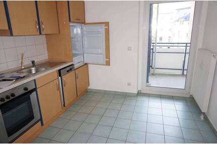 Frei ab 1.8.26 !!!! Laminat und großer Balkon - EBK inkl. - 3. OG - Chemnitz Hilbersdorf