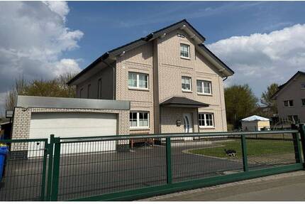 Traumhaftes 1-2 FH mit Doppelgarage in Steinheim - Ihr neues Zuhause wartet auf Sie!