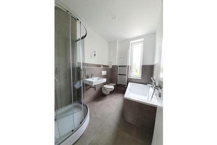 Große 2,5-Zimmer-Wohnung in Velten mit EBK, Tageslichtbad & Stellplatz (Wallbox-Option)