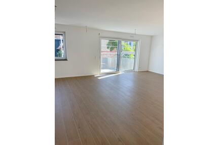Steinweiler: Erstbezug – OG-Whg inkl. Einbauküche, Balkon, Garage