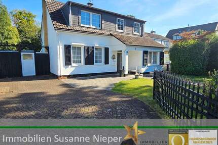 Charmantes, freistehendes Einfamilienhaus mit Wintergarten und Atelier in Solingen Aufderhöhe