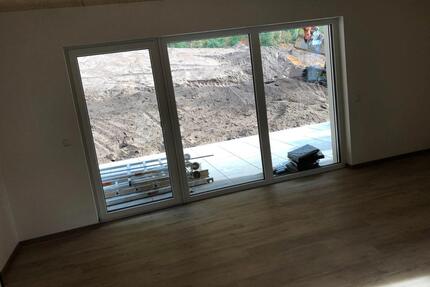 2 Zimmer, EBK, Bad und große Terrasse ins Grüne - Schwandorf