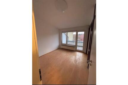 WG-Zimmer 70174 Stuttgart - 550,00&nbsp;EUR Kaltmiete, ca.&nbsp; 12,00&nbsp;m&sup2; in Stuttgart (PLZ: 70186) Stuttgart-Ost