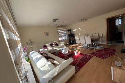 Sonnige 4-Zimmer-Wohnung mit 2 Balkonen, Ofen, Garage & Garten - Villingen-Schwenningen