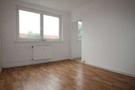Wohnung zum Mieten in Bernburg (Saale) 196,00 € 25.08 m²