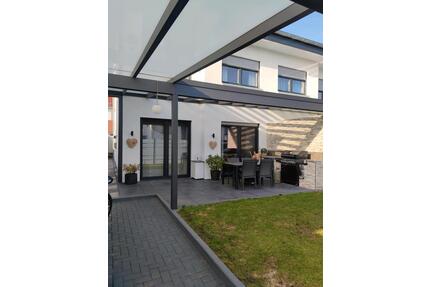 Moderne Doppelhaushälfte mit Ausbaureserve und Wärmepumpe - Sarstedt