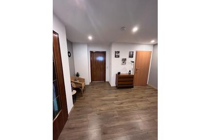 Ferienwohnung in Bad Berleburg - 100,00&nbsp;EUR Kaltmiete, ca.&nbsp; 90,00&nbsp;m&sup2; in Bad Berleburg (PLZ: 57319)