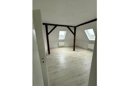 Dachgeschosswohnung mit neuer Einbauküche zu vermieten - Schleswig