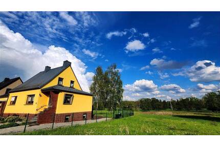 Fernblick in Randlage – Familienhaus mit Terrasse, Garten & Vollkeller - Bad Lausick