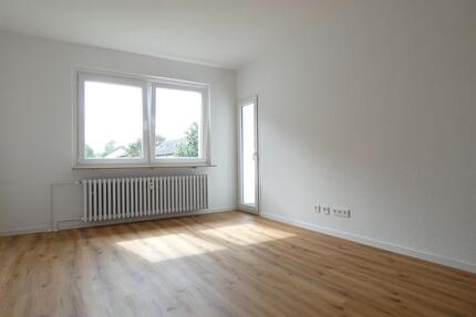 **Top aufgeteilte 3-Raum-Wohnung mit Balkon - Erstbezug nach Sanierung!** - Mülheim an der Ruhr Dümpten