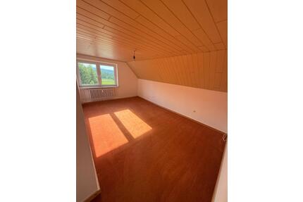 Teilsanierte Wohnung in Rinteln-Friedrichshöhe, 106 qm, 4 Zimmer