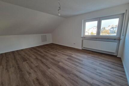 Sonnige 3-Zimmer Wohnung mit großem Balkon - Reutlingen Altenburg
