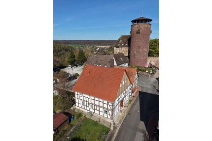 Kernsaniertes 300j. Fachwerk - direkt an der Trendelburg.
