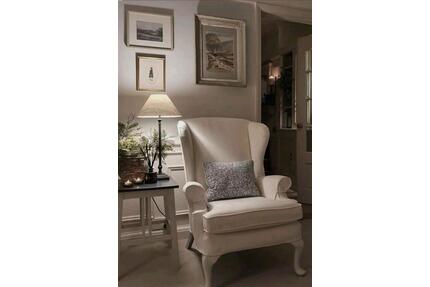 Es wird ein möbliertes Zimmer im Erdgeschoss eines großen Hauses - Schüttorf