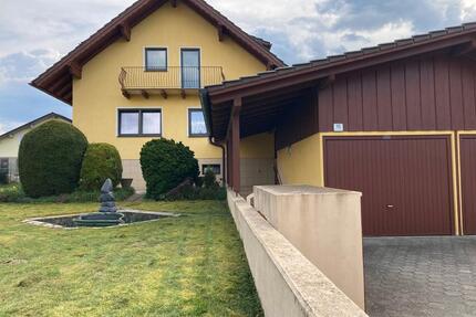 Einfamilienhaus mit Doppelgarage und Nebengebäude - Deggendorf