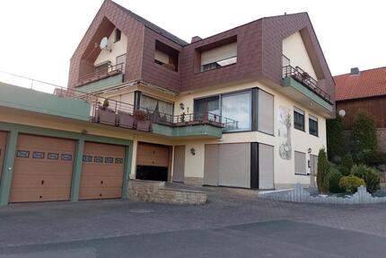 Architekten-Haus mit Einliegerwohnung und 5 Garagen - Hohenroda