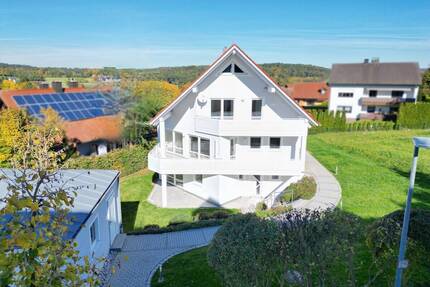 Exklusives Einfamilienhaus mit Einliegerwohnung in ruhiger und attraktiver Lage - Lappersdorf Lorenzen