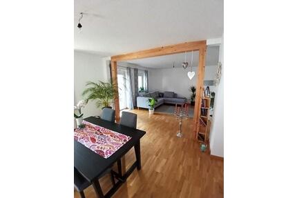 2,5 Zi Wg, großzügiger Balkon, Garten und EBK - Wäschenbeuren
