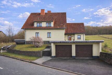Großes Einfamilienhaus mit Gartenparadies, Gäste- und Nutzflächen sowie mehreren Garagen - Unterbreizbach