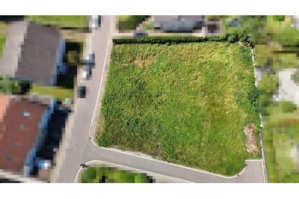 Das perfekte Grundstück für eine großzügige Bebauung oder zwei separate Bauprojekte in Bous