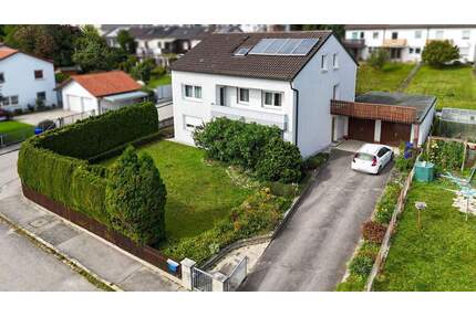 Zweifamilienhaus mit Einliegerwohnung, großem Garten und viel Potenzial - Burgkirchen a d Alz Obere Terrasse