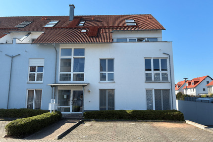 Lichtdurchflutete 3-Zimmer Wohnung mit Balkon und EBK im 1. OG in - Weiterstadt