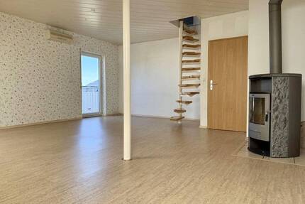 Großzügige 3-Zimmer DG-Wohnung mit Kamin und Balkon in Rheinmünster