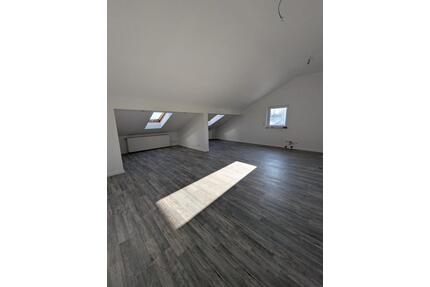 Helle, frisch sanierte 2,5 Zimmer Dachgeschosswohnung - Grebenhain