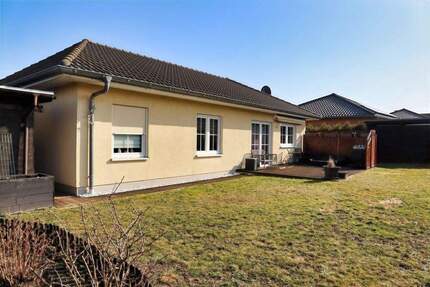 AB SOFORT - Gepflegter Bungalow der Marke Heinz von Heiden mit Carport, FBH und toller Lage in Panketal.